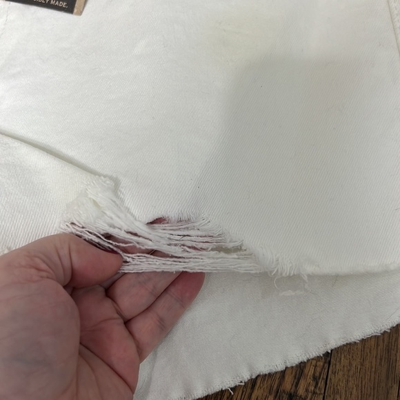 Levi’s White Denim shorts NWT distressed frayed hem high rise size 32 - Picture 11 of 12